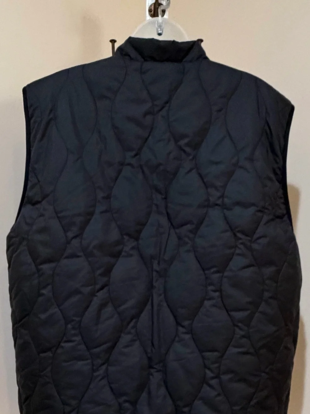 NEW NATIONAL GEOGRAPHIC FROM DISNEY PARKS FULL ZIP VEST IN BLACK SIZE LARGE